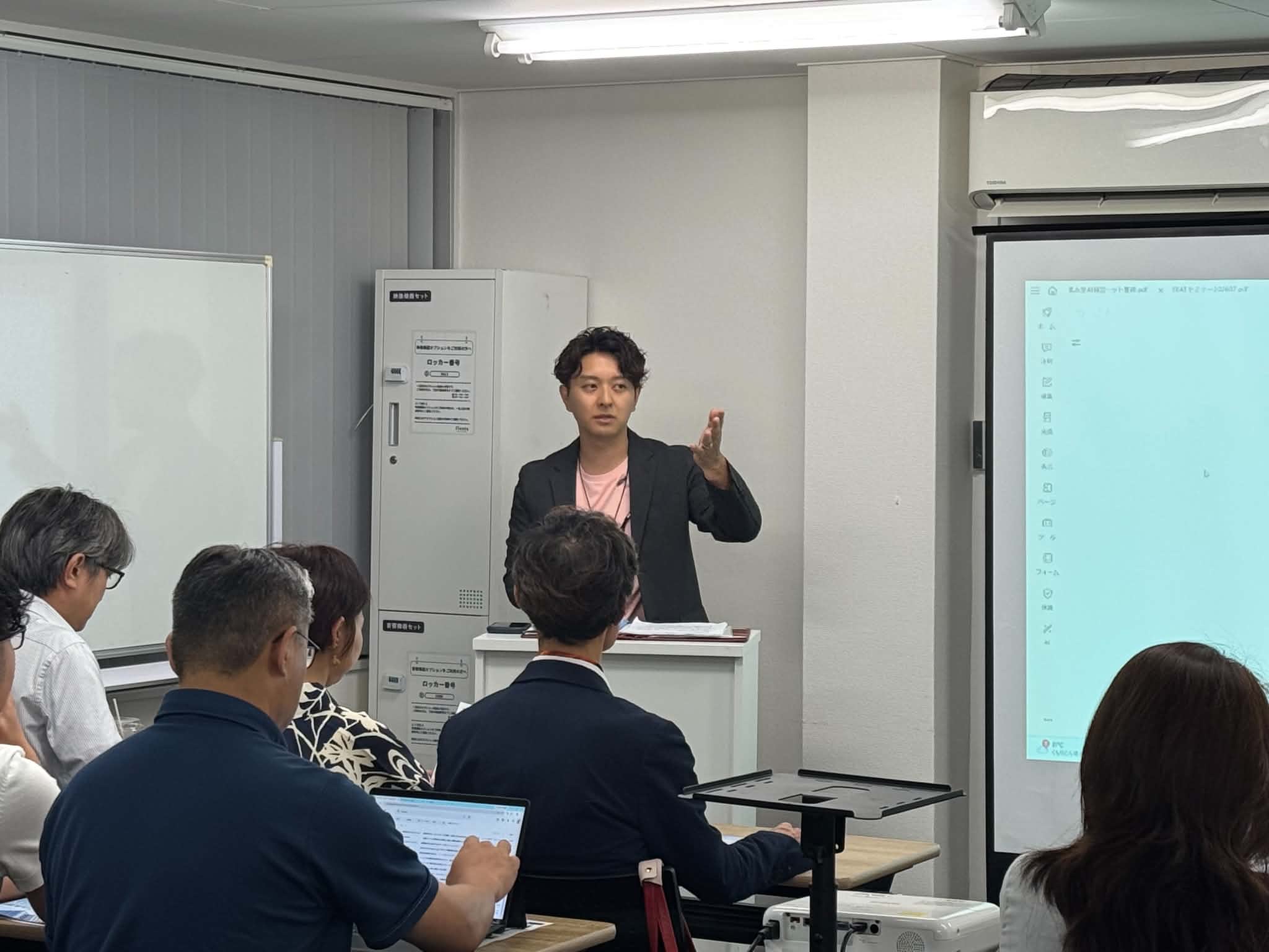 大阪本会で講演を聴く参加者