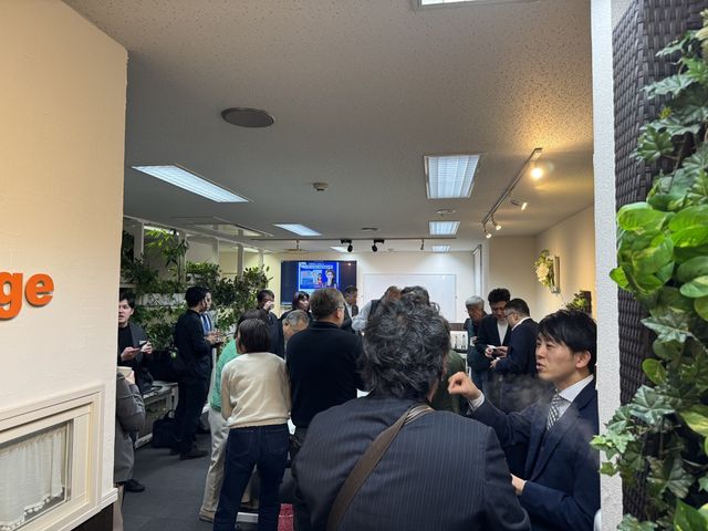 会場後方からの講演・参加者