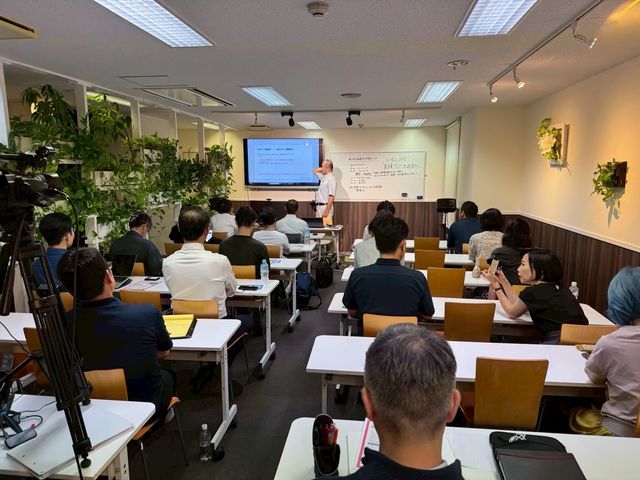 主講演・横位置全景