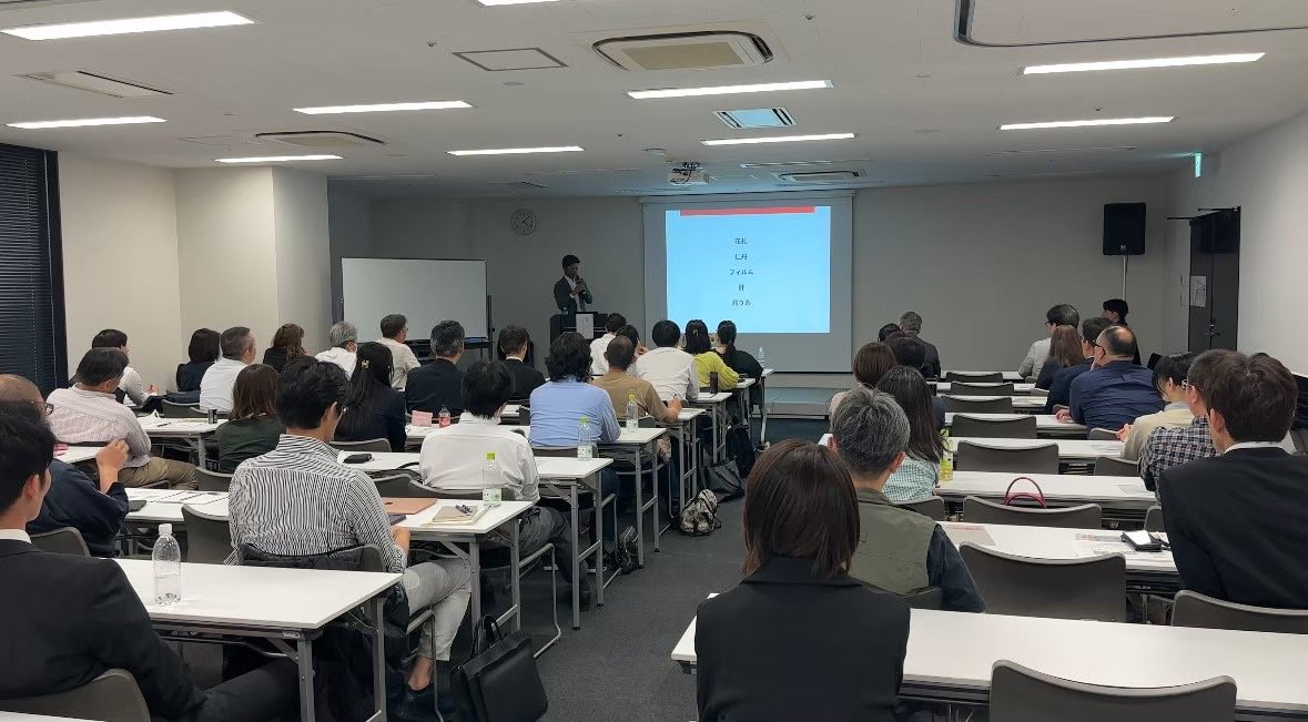 受講者を含む講演全景